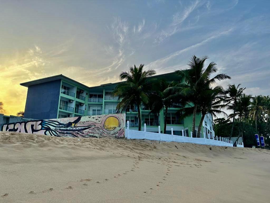 Hikkaduwa Beach Hotel Exterior photo